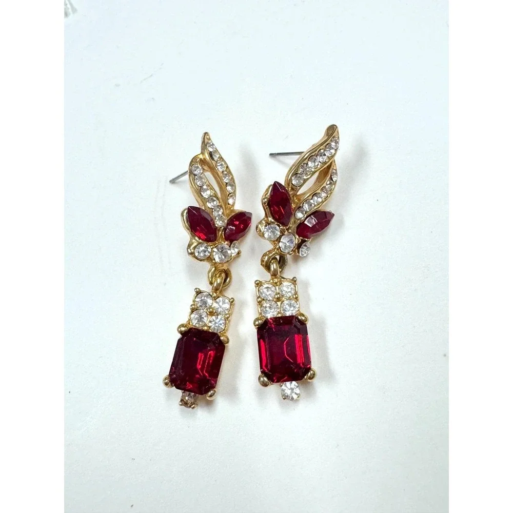 Gold tone‎ Bow Brooch and Dangle Earrings with Ruby glass & Rhinstones